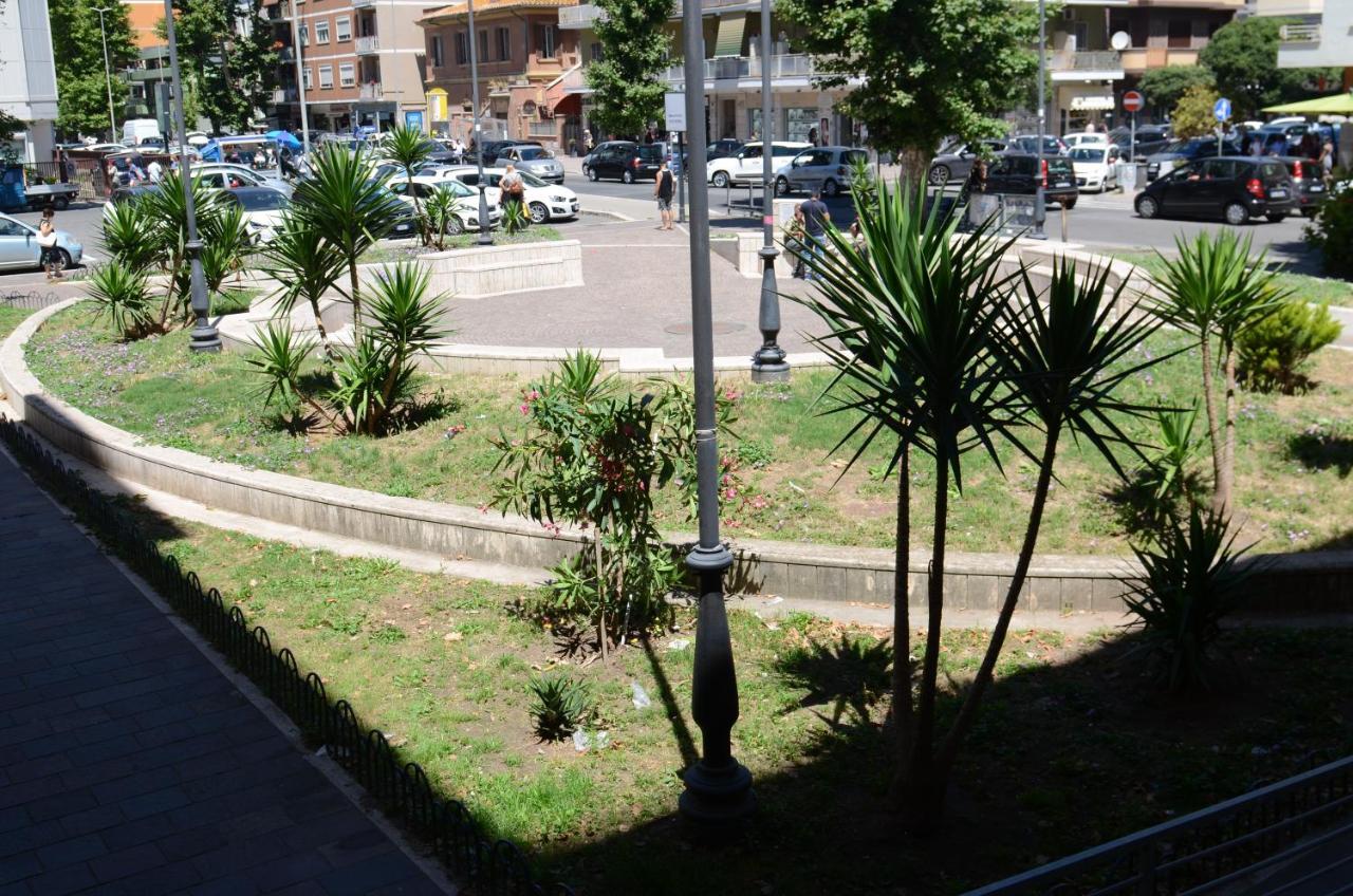 Come A Casa Pretty Apartment ลิโด ดิ ออสเตีย ภายนอก รูปภาพ