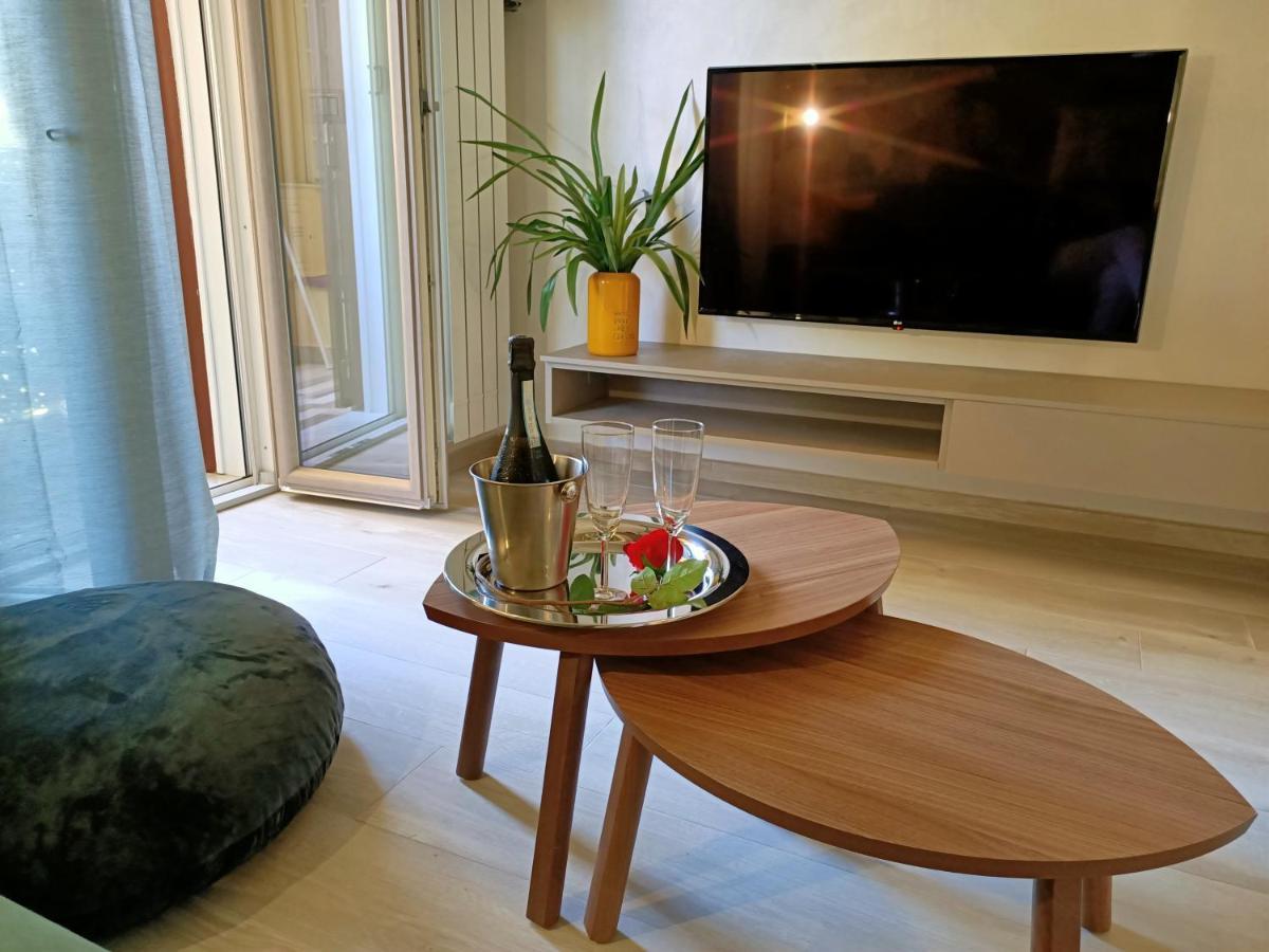 Come A Casa Pretty Apartment ลิโด ดิ ออสเตีย ภายนอก รูปภาพ